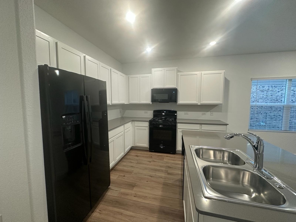 361 Sonterra Dr - Photo 8