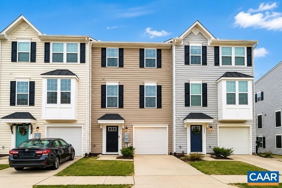 2046 Elm Tree Ct - Photo 0