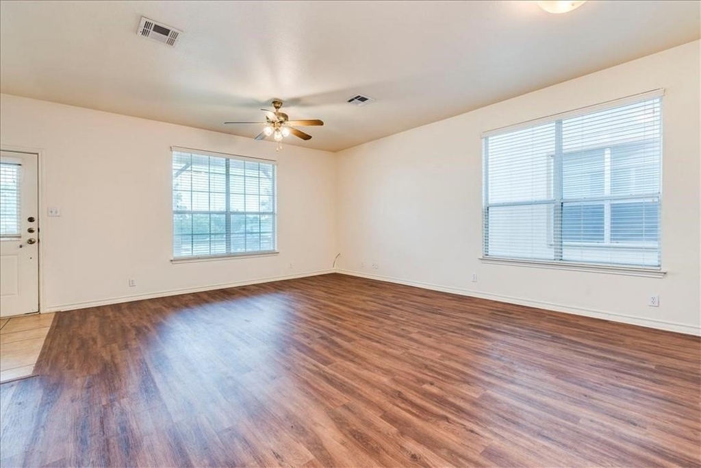 126 Sandstone Dr - Photo 4