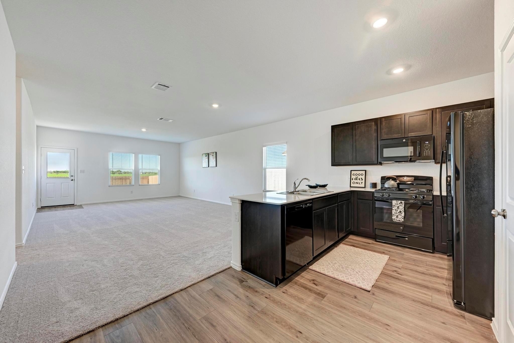 611 Halfmoon Dr - Photo 1
