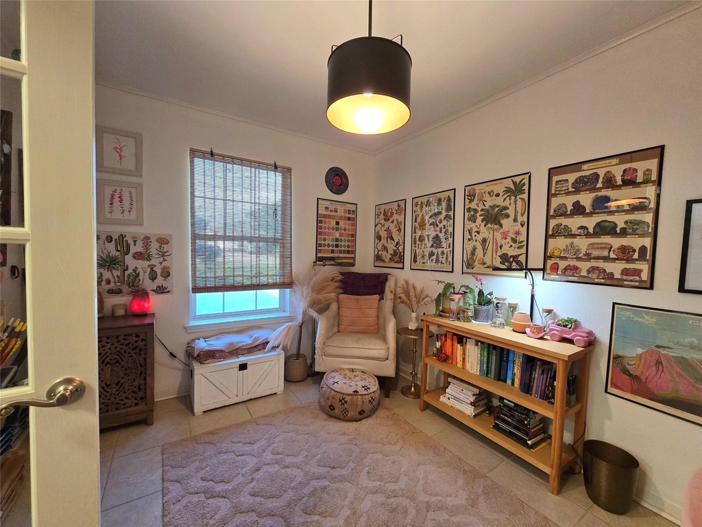 2303 Darnell Dr - Photo 3