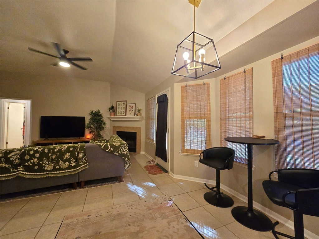2303 Darnell Dr - Photo 4