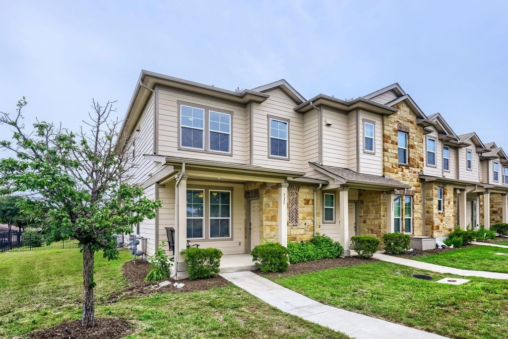 525 N Heatherwilde Blvd - Photo 1
