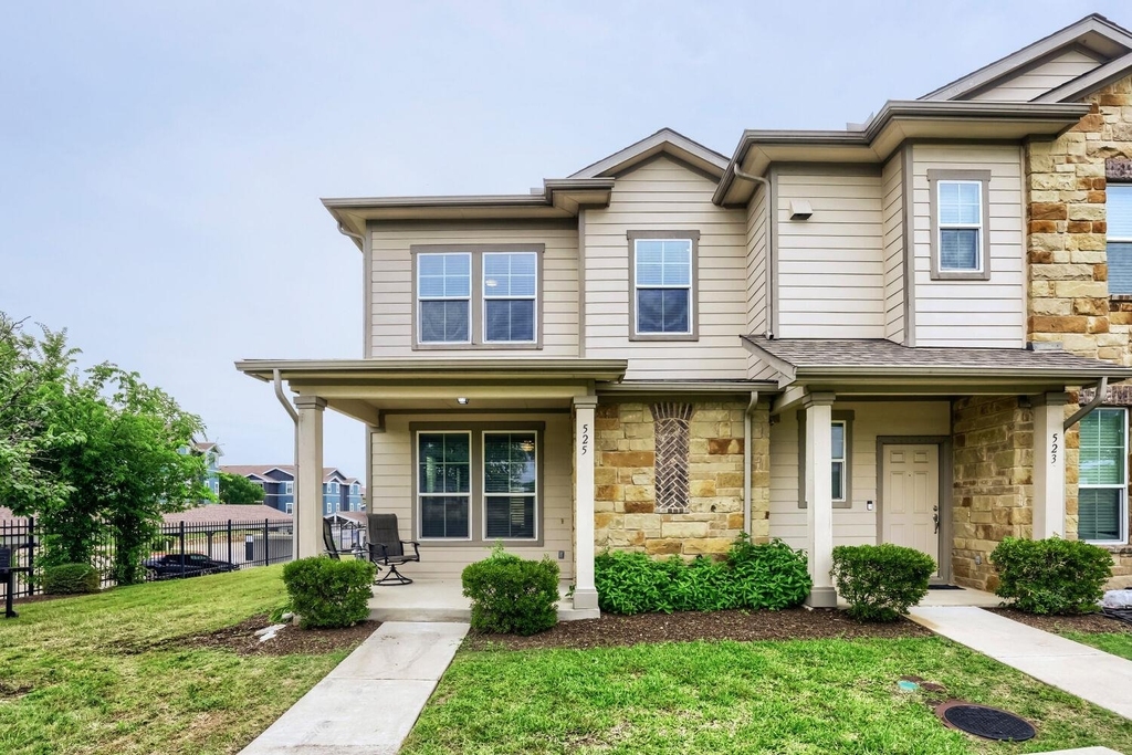 525 N Heatherwilde Blvd - Photo 0