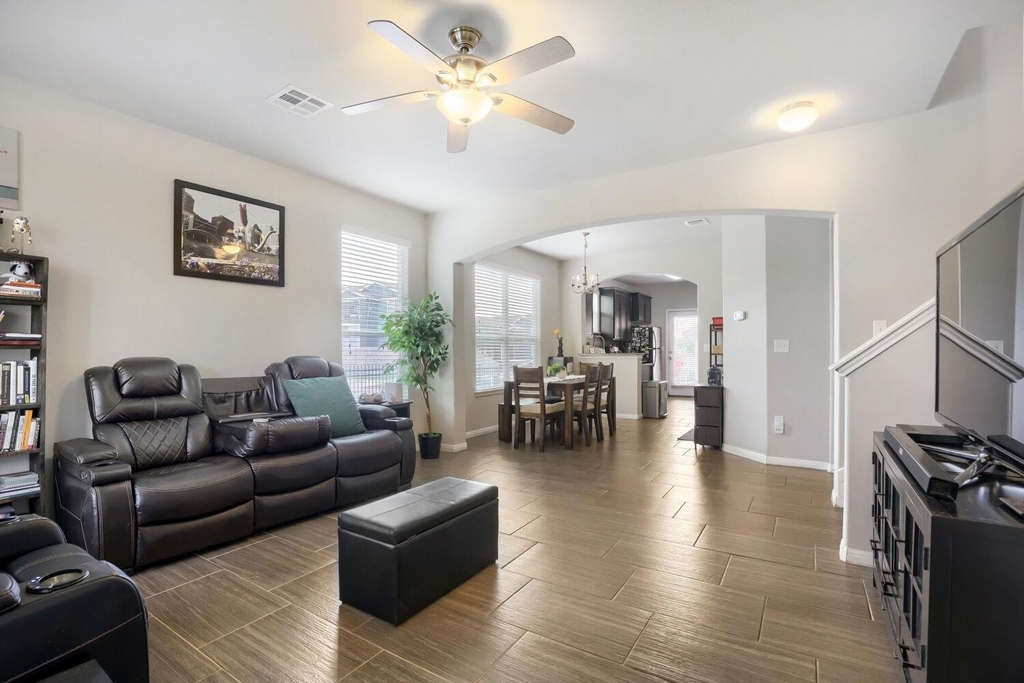 525 N Heatherwilde Blvd - Photo 2