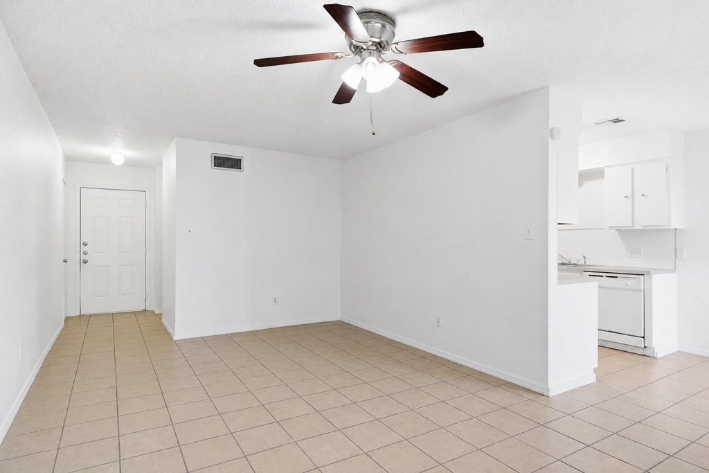 2412 Burleson Ct - Photo 4