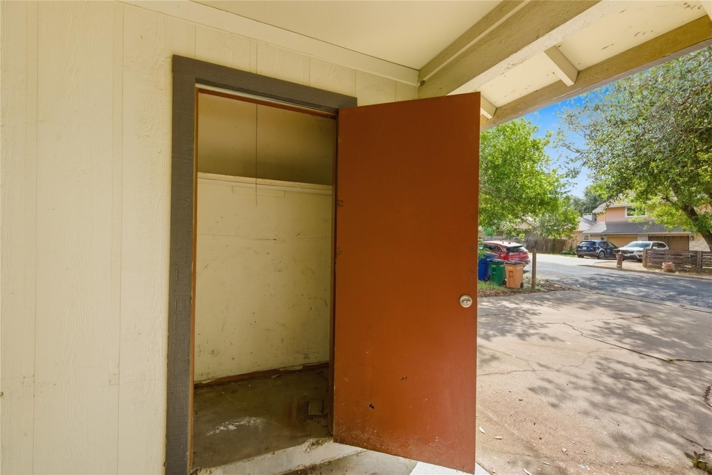 2412 Burleson Ct - Photo 13