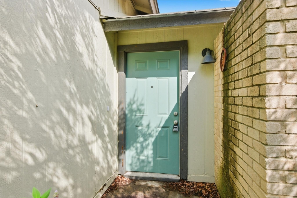 2412 Burleson Ct - Photo 1