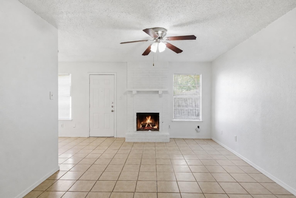 2412 Burleson Ct - Photo 3