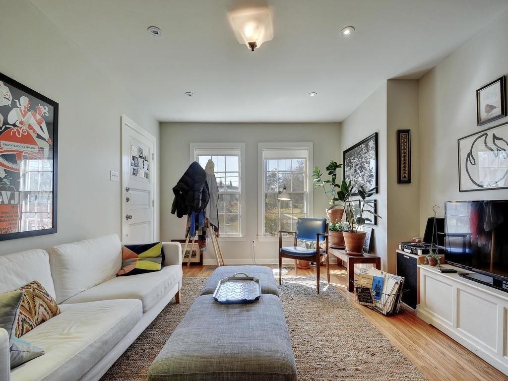 2102 Enfield Rd - Photo 4