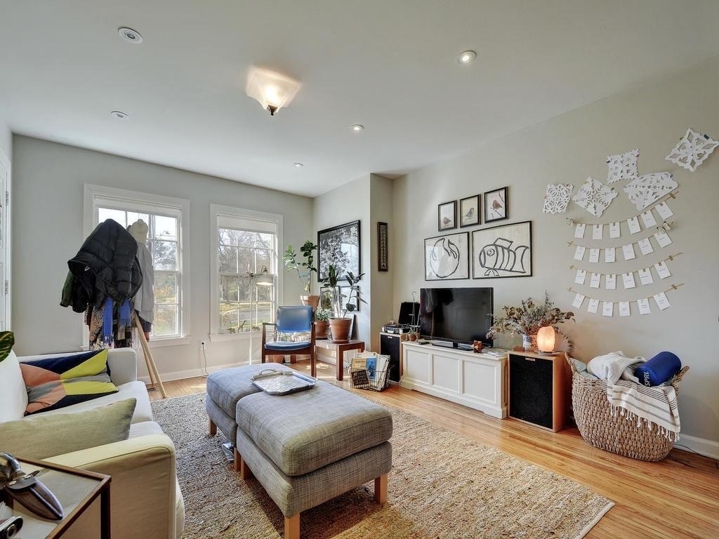 2102 Enfield Rd - Photo 3