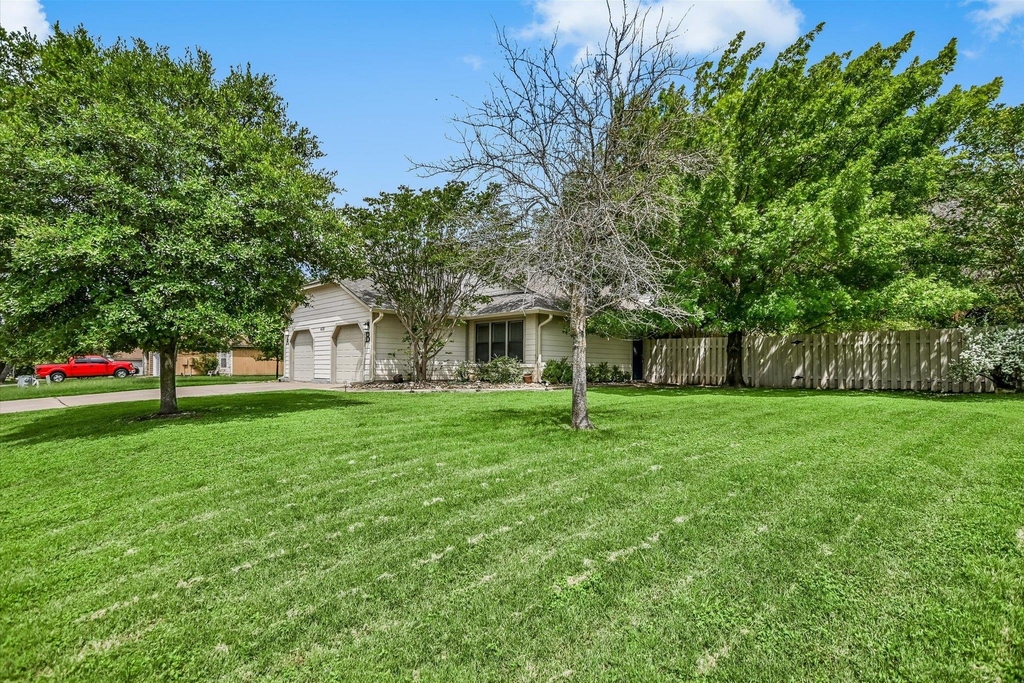 439 Sailmaster St - Photo 2