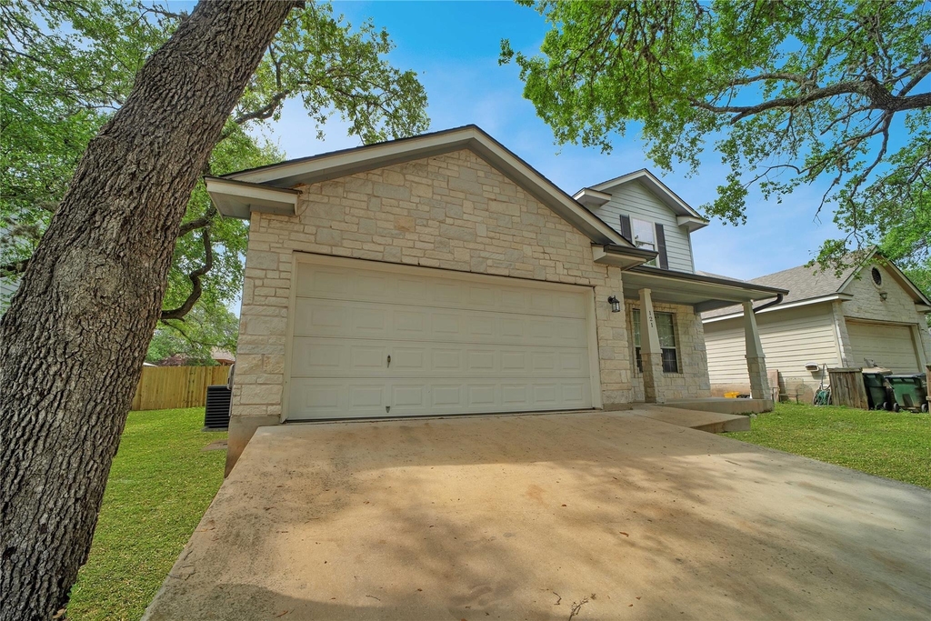 121 Park Ln - Photo 1