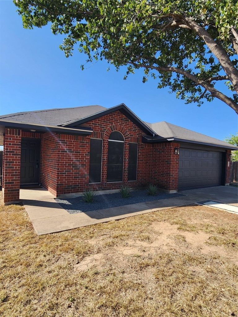 504 Texas Ave - Photo 2