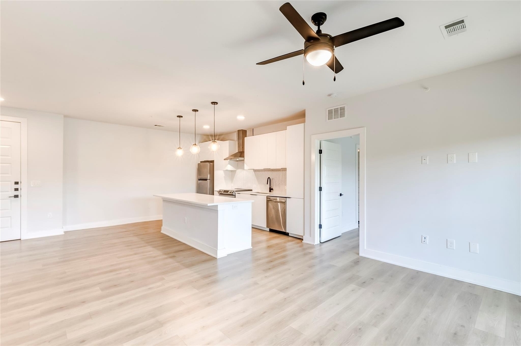 2500 Longview St - Photo 4