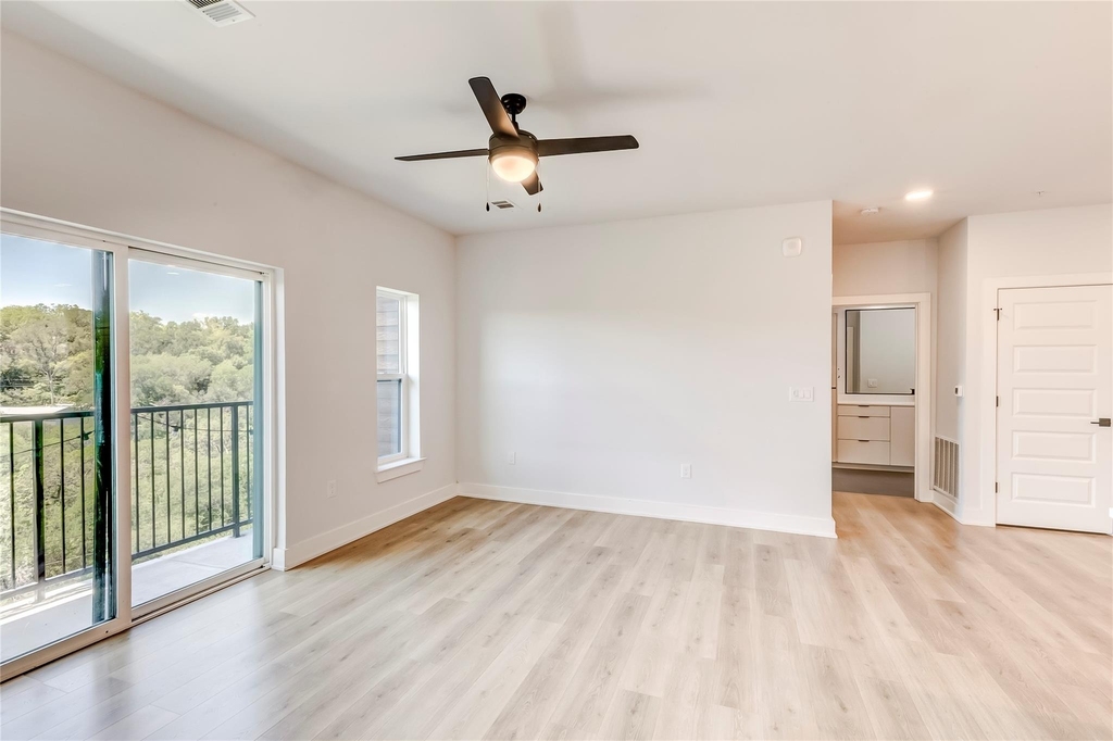 2500 Longview St - Photo 3