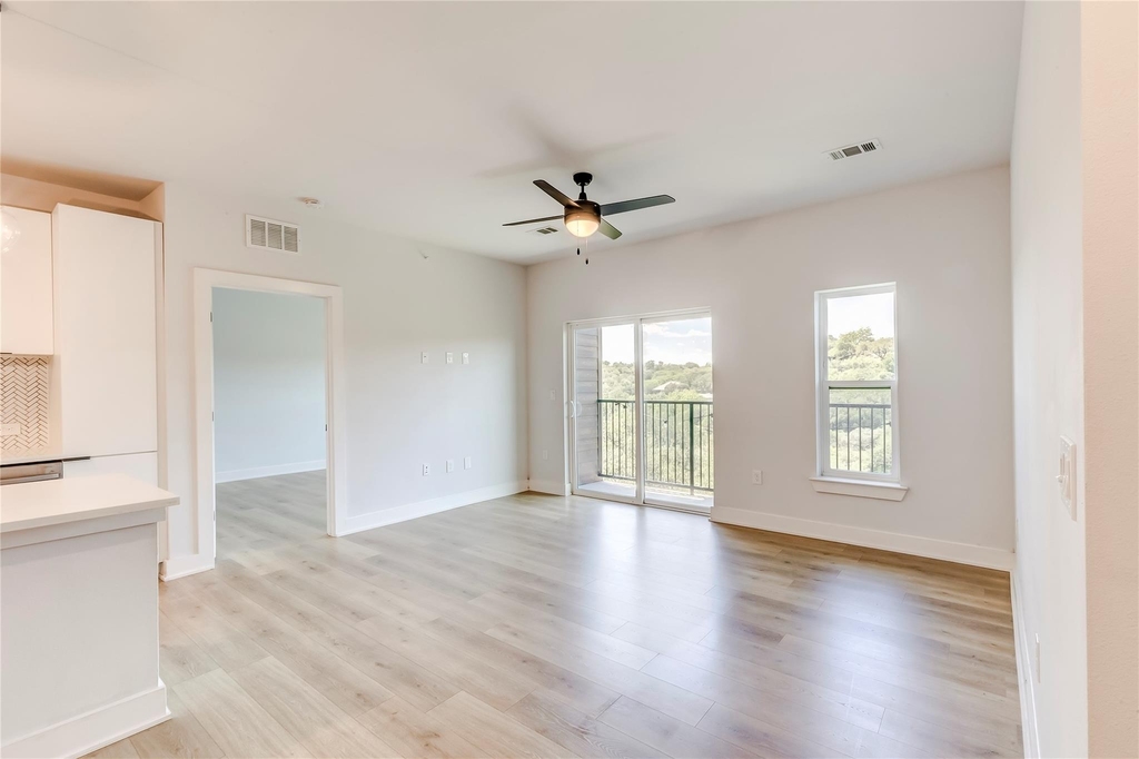 2500 Longview St - Photo 1