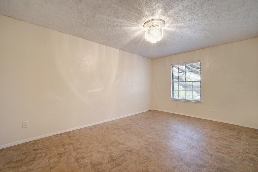 10509 Doering Ln - Photo 8