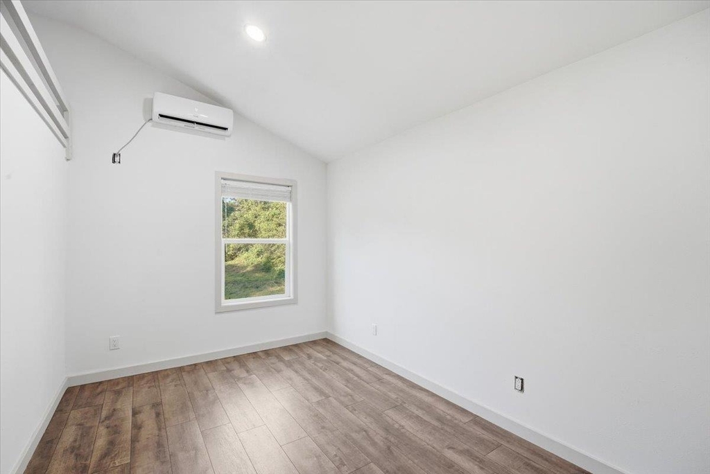 877 Yaupon Dr - Photo 17