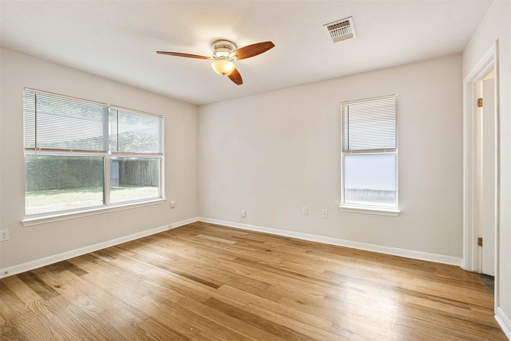 1502 Garden St - Photo 16