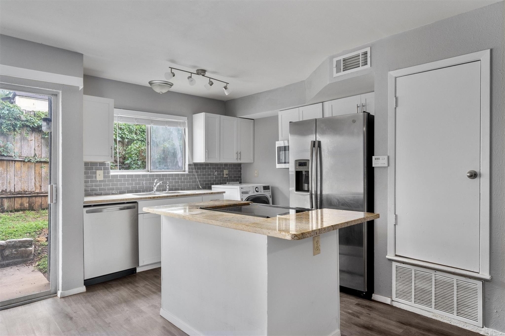 3415 Menchaca Road - Photo 4