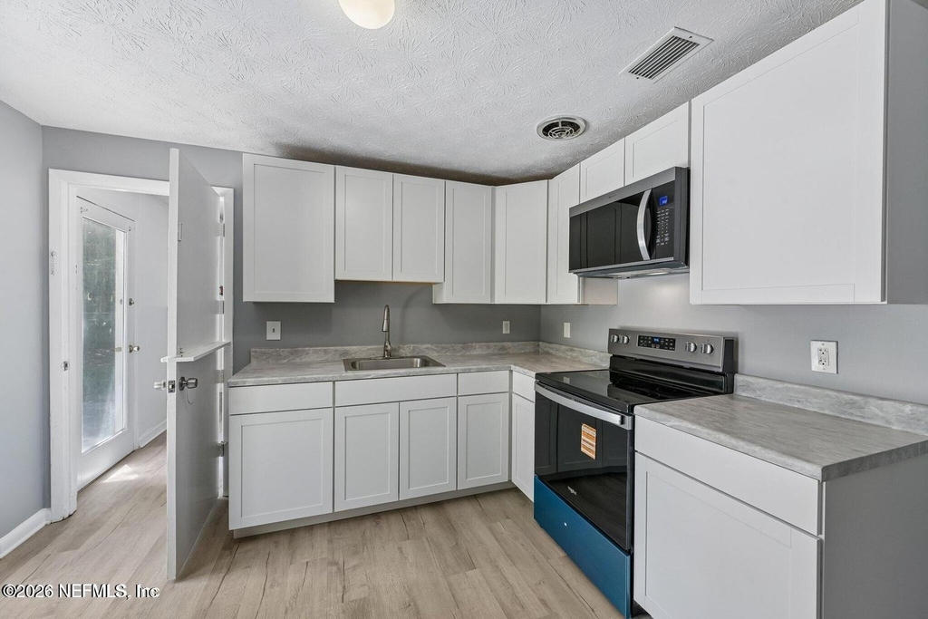 8032 Lourdes Drive S - Photo 7