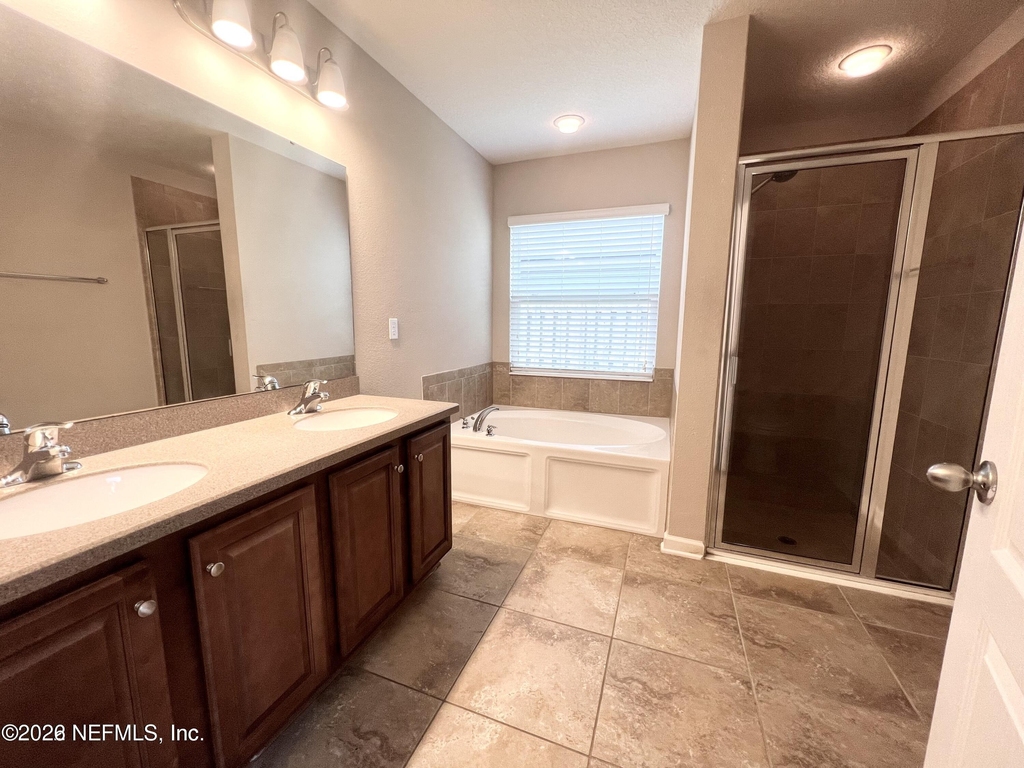 1009 Mayfair Creek Court - Photo 8
