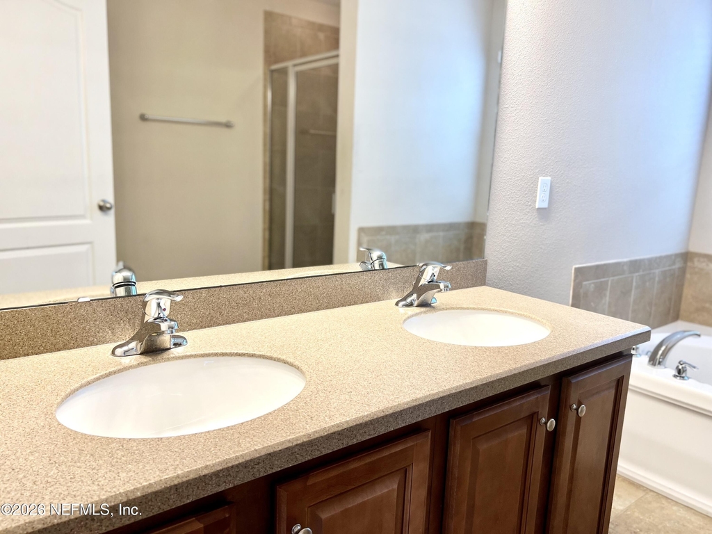 1009 Mayfair Creek Court - Photo 9