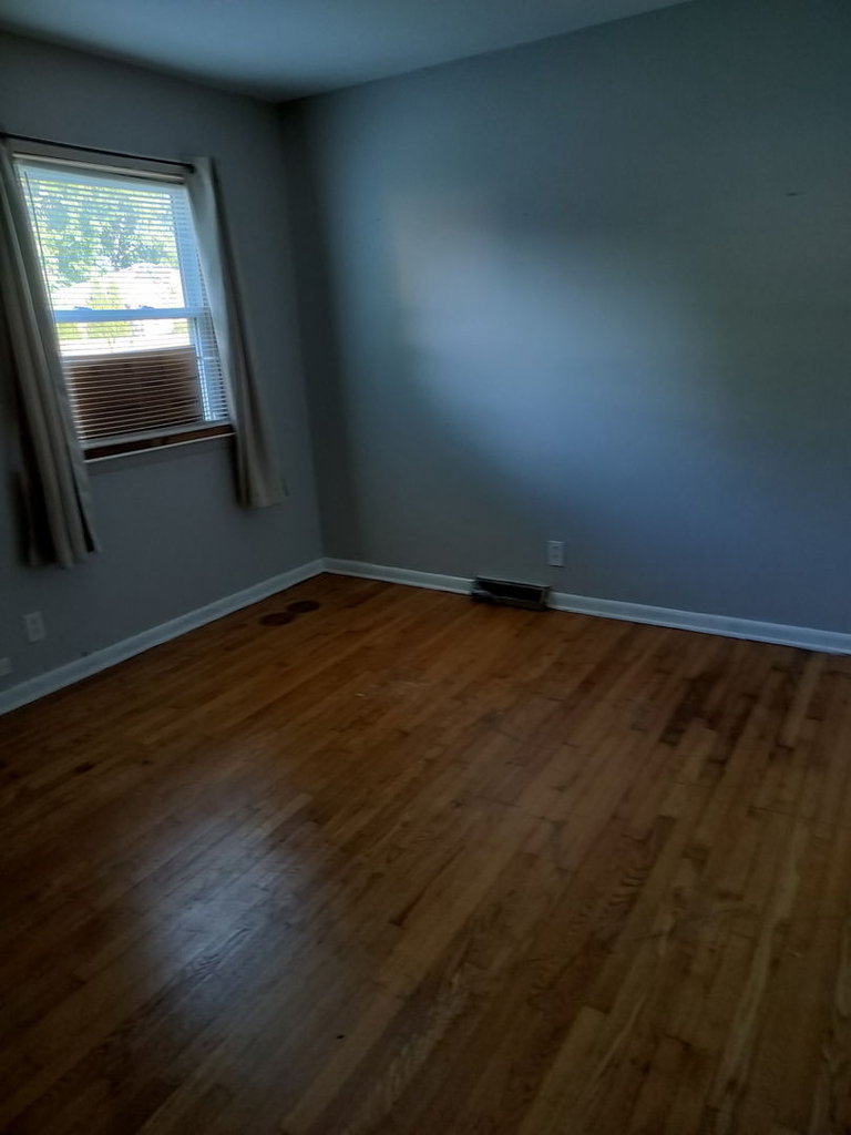 557 E Division Street - Photo 6