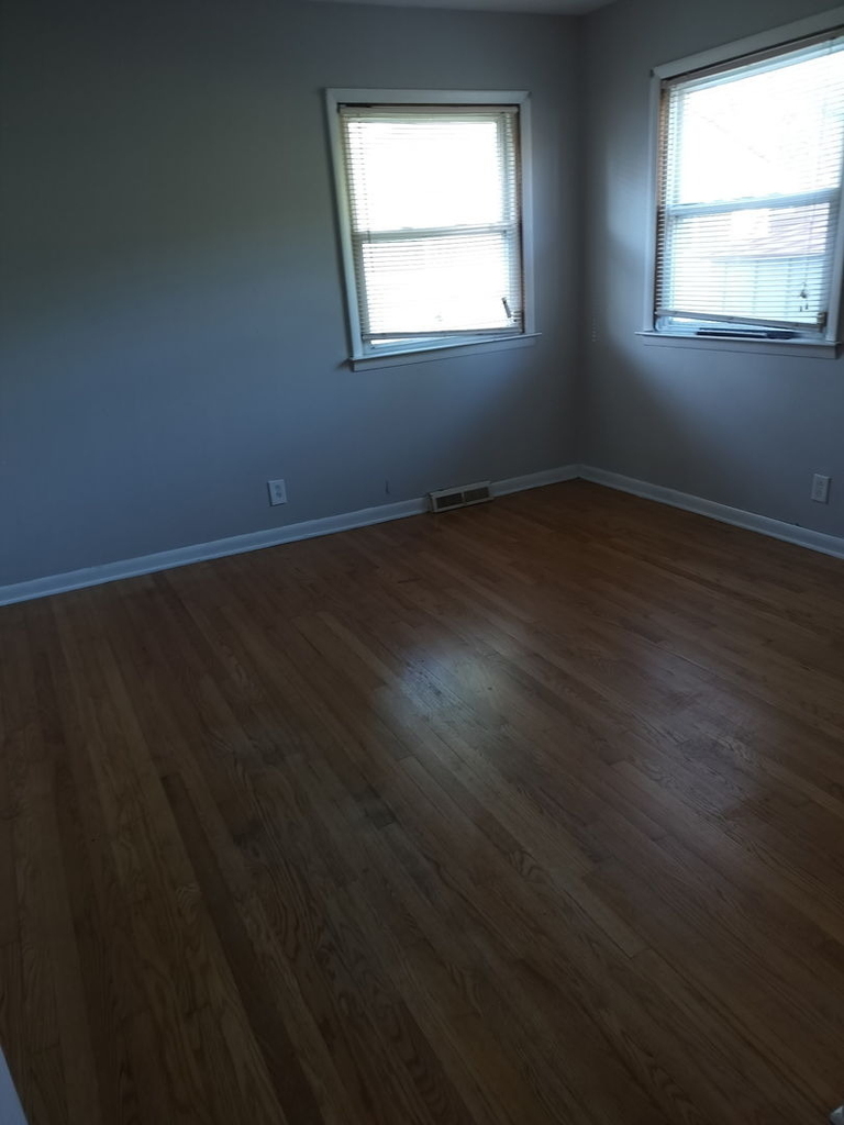 557 E Division Street - Photo 5