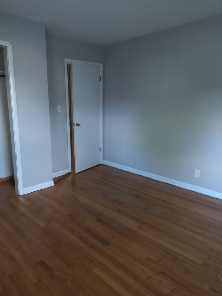557 E Division Street - Photo 3