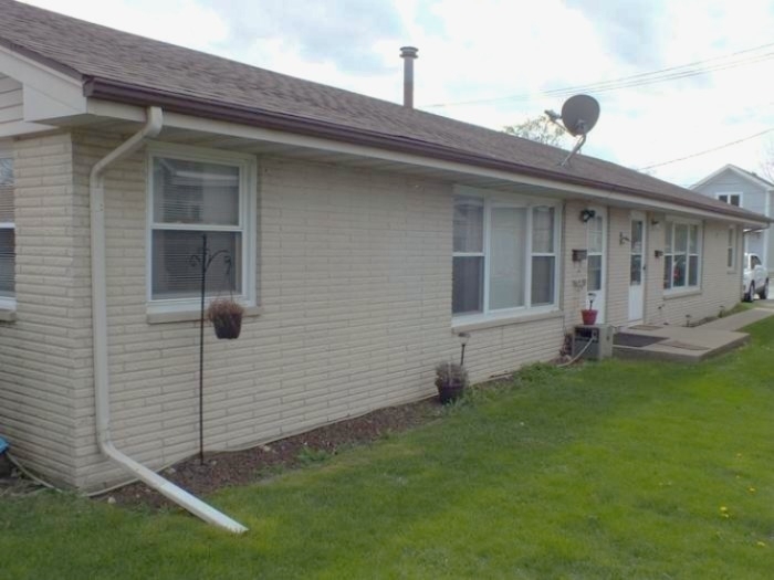 557 E Division Street - Photo 0