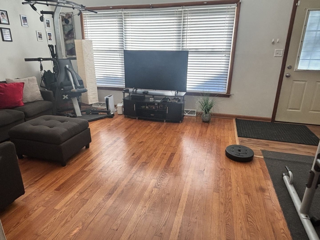 557 E Division Street - Photo 3