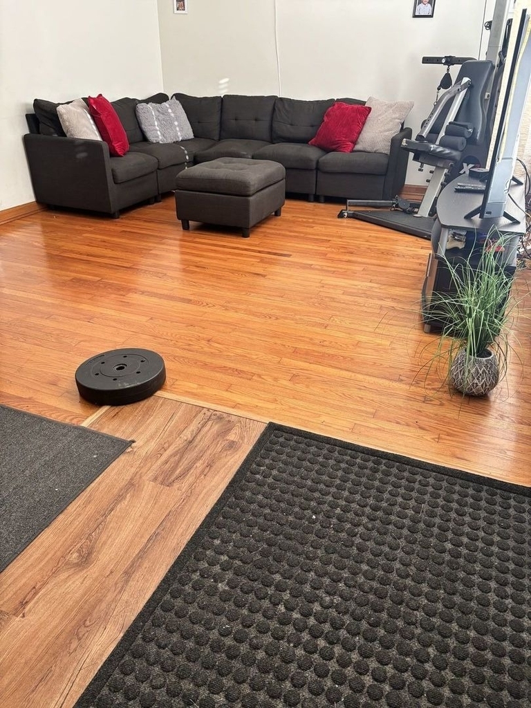 557 E Division Street - Photo 4