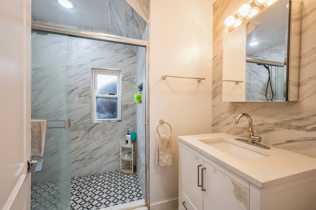 2237 S Sacramento Avenue - Photo 9