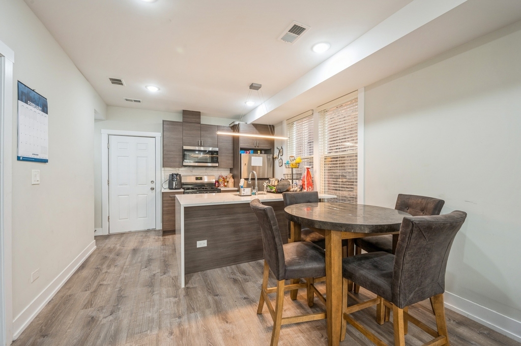 2237 S Sacramento Avenue - Photo 2