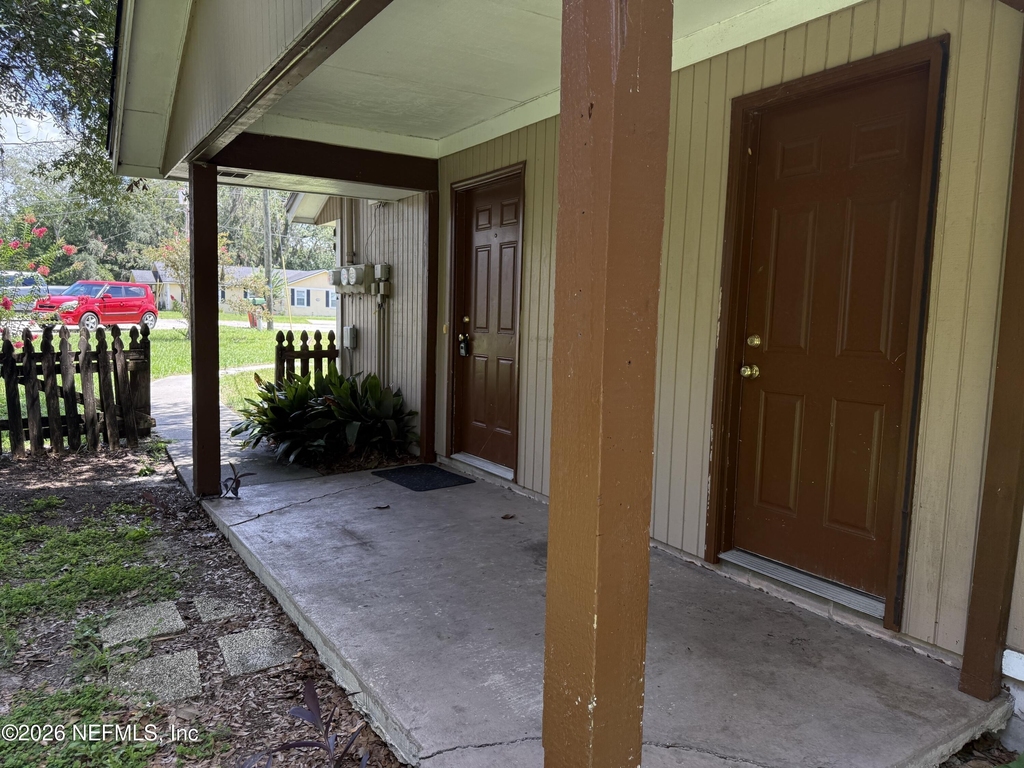 808 Meadowbrook Drive - Photo 1