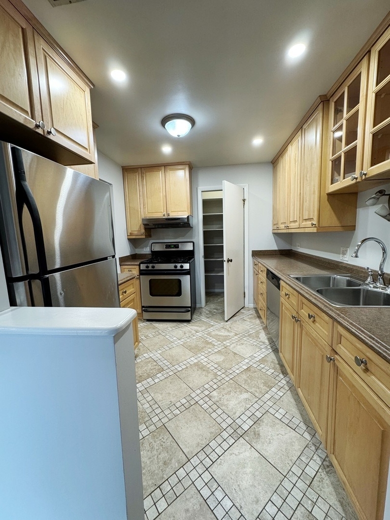 576 Greystone Lane - Photo 2