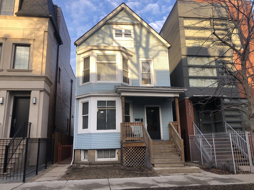 3728 N Bosworth Avenue - Photo 0