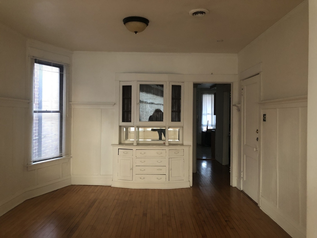 3728 N Bosworth Avenue - Photo 1