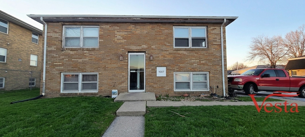 1007 Sheryl Lane - Photo 0