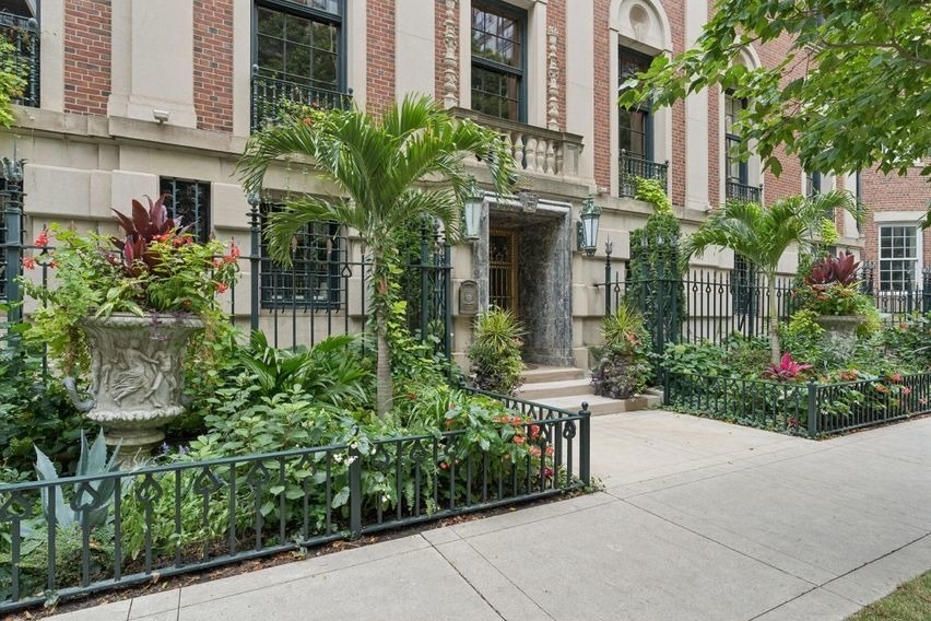 1355 N Astor Street - Photo 1