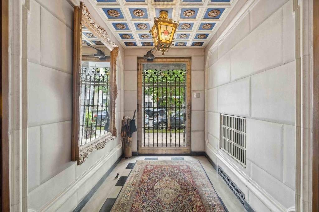 1355 N Astor Street - Photo 48