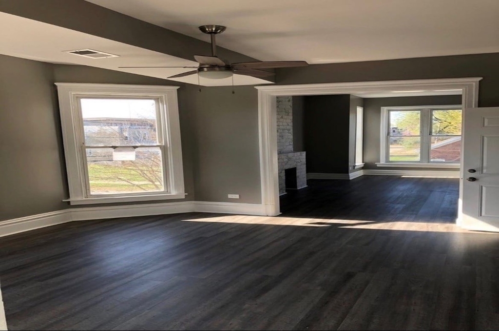 209 S Albany Avenue - Photo 1
