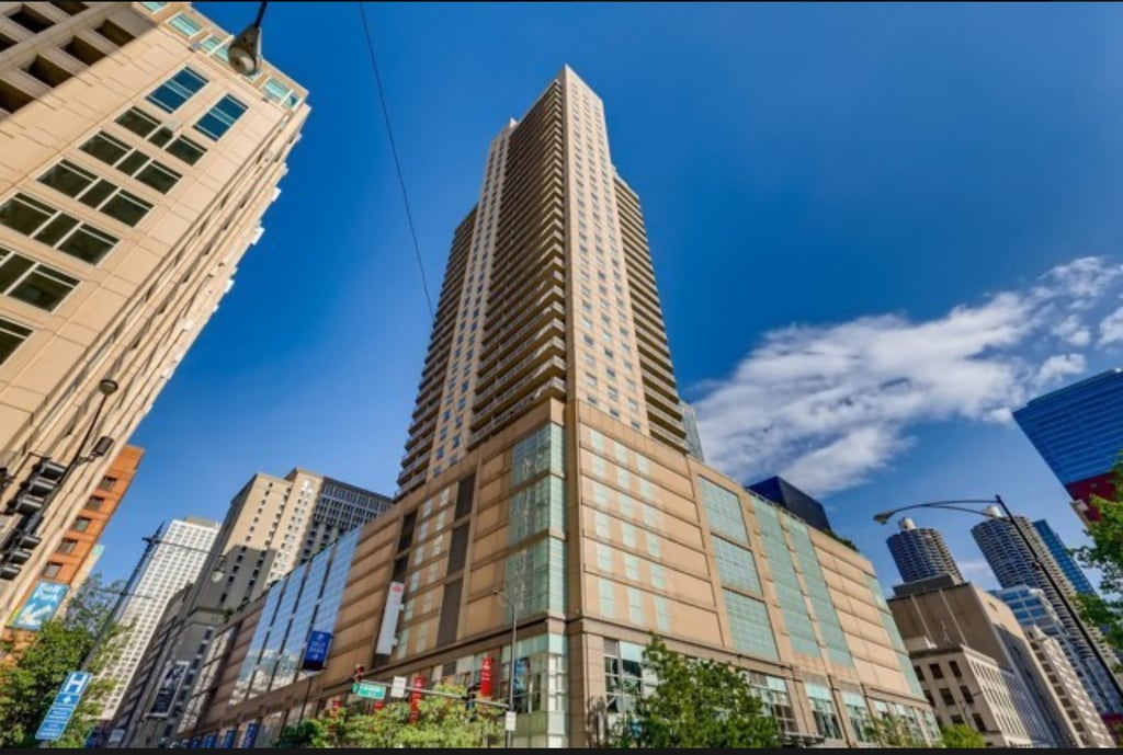 545 N Dearborn Street - Photo 0