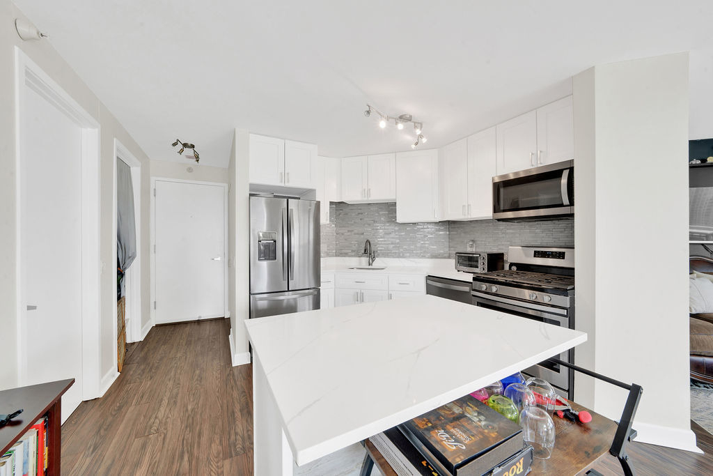 545 N Dearborn Street - Photo 3