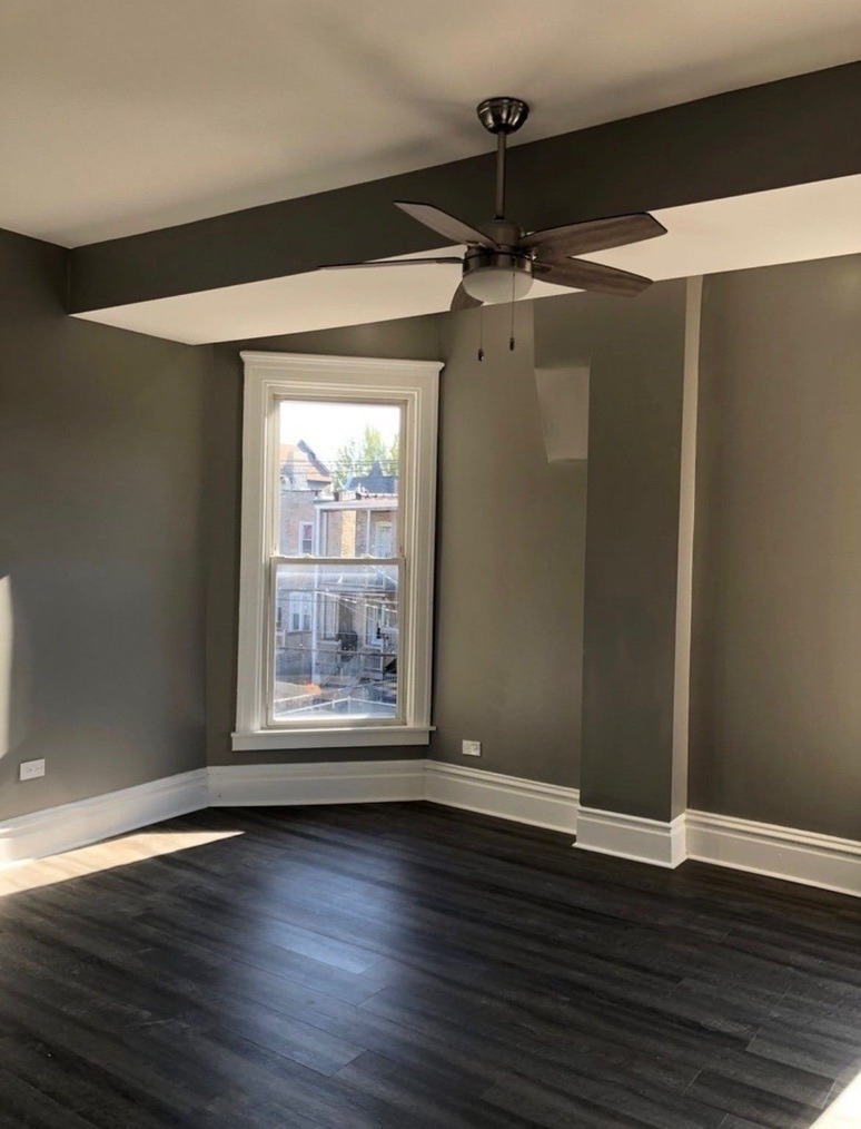209 S Albany Avenue - Photo 1