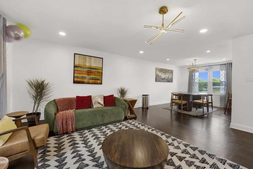 1135 Crestwood Drive - Photo 2