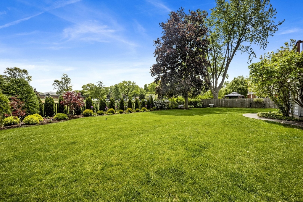 1135 Crestwood Drive - Photo 30