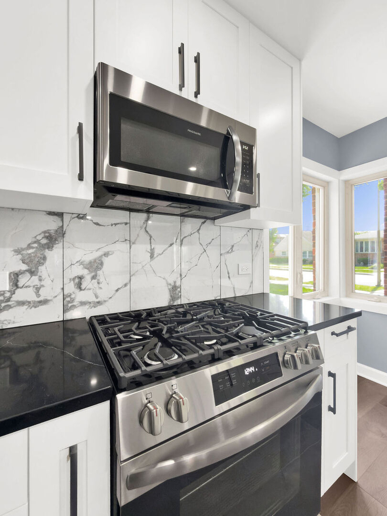 5845 S Sayre Avenue - Photo 13